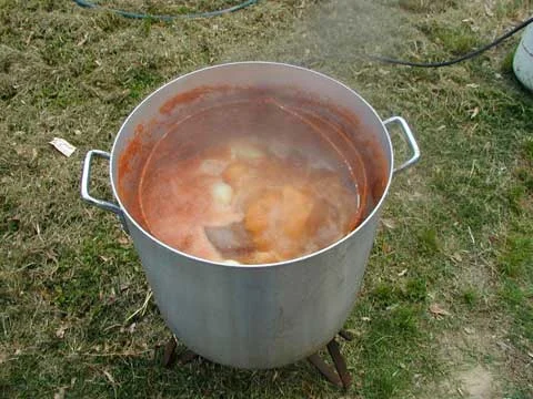 Écrevisses en train de bouillir dans la marmite