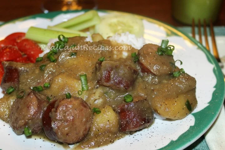 Smothered Potatoes and Onions - Potato Stew - La Sauce de Patat