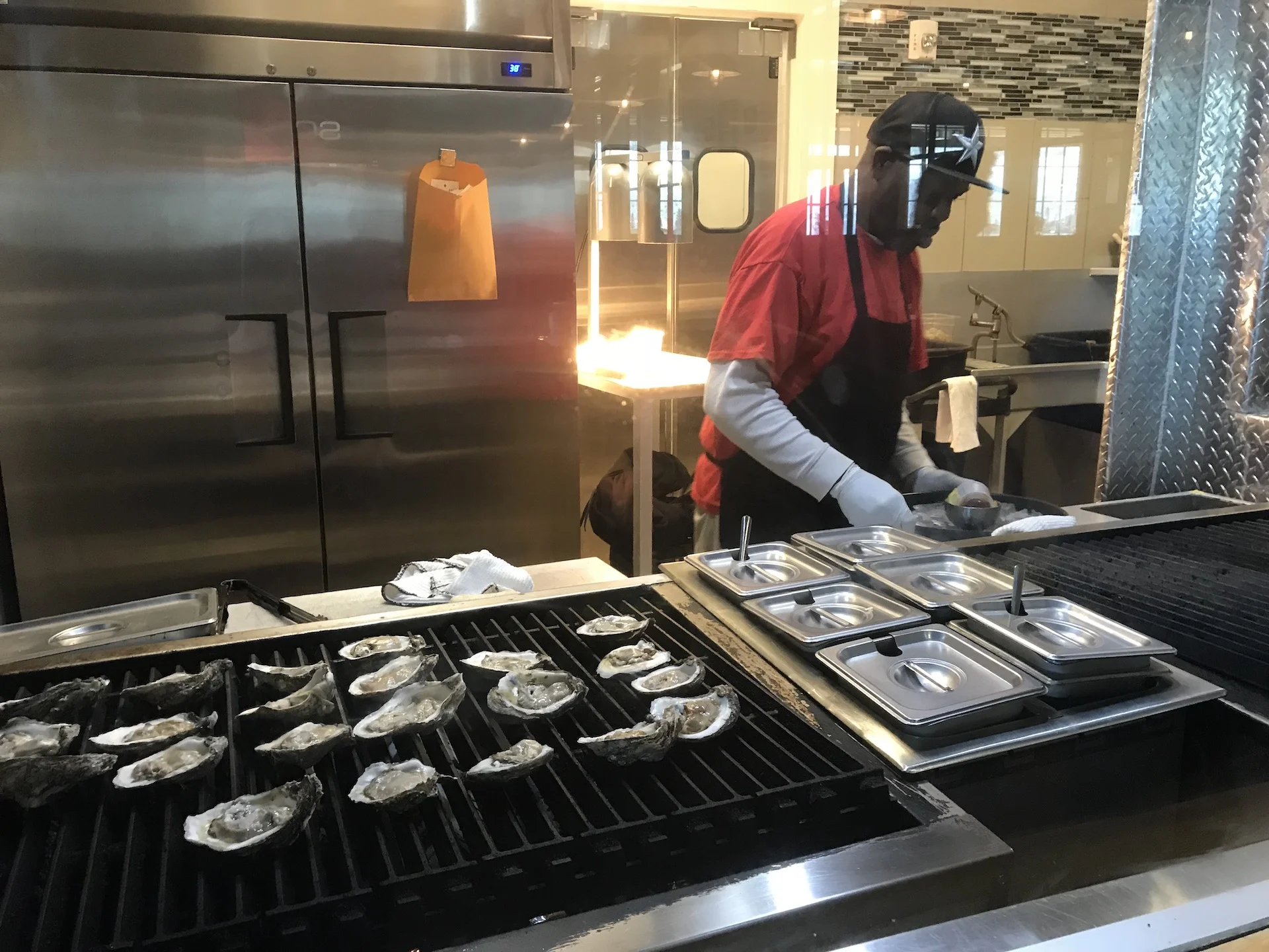 &ldquo;Préparation des huîtres grillées de Fezzo&rsquo;s&rdquo;